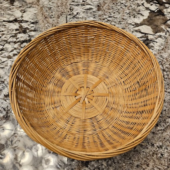 BRAND NEW SET OF 10 PLASTIC FRUITS AND VEGETABLES IN ROUND, WOVEN WICKER BASKET - Picture 8 of 13